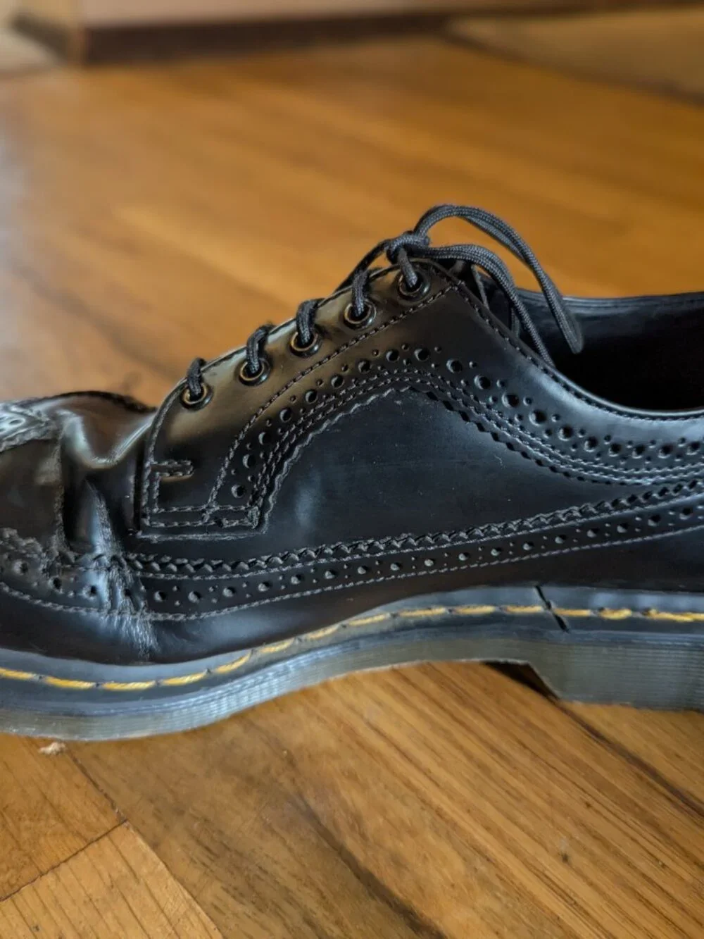 Dr Martens 3989 Yellow Stitch Smooth Leather Brogue Shoes Men's 12US